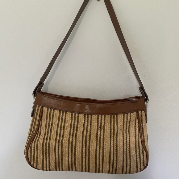 LIZ & CO Woven Straw Shoulder Bag in Neutral Stripe - Picture 1 of 6